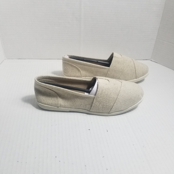 Soda Shoes - NEW IN BOX SODA WOMEN'S BEIGE SLIP ON SHOES SIZE 5.5